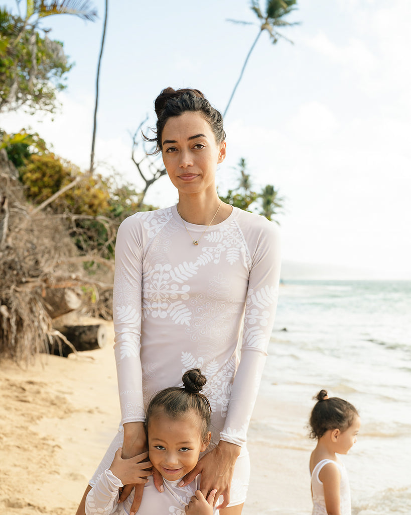 Ulūlu Lole ʻAuʻau, SWIM Wāhine Rash Guard, Activewear – Onepaʻa