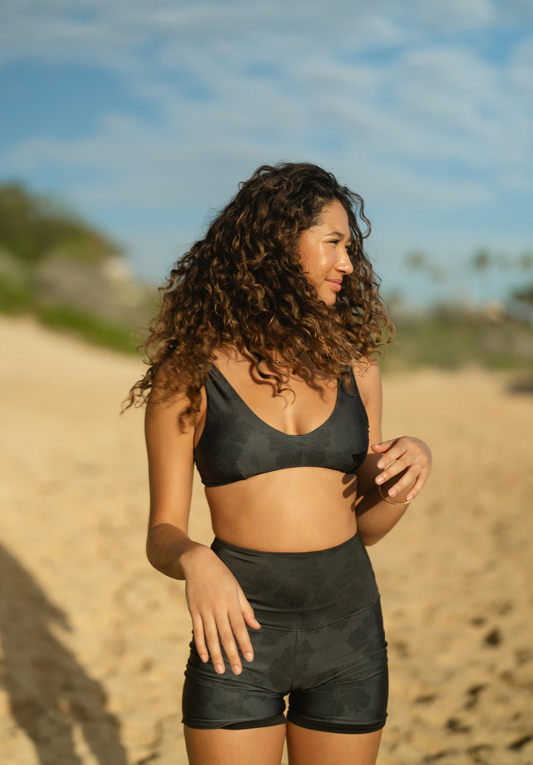 Ka ʻEhu V-Scoop Bikini Top | Double-Lined with Removable Pads | Ka Pō Hiwa