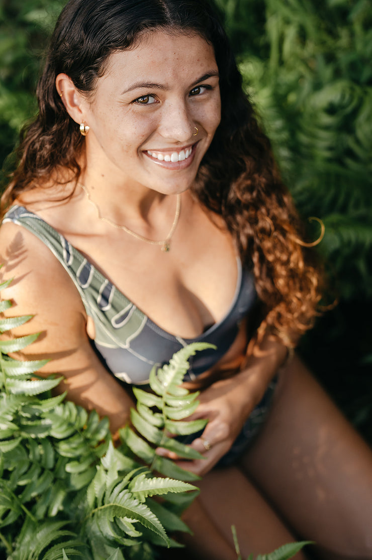 Ulūlu ʻEleʻele Recycled Bikini Top, Pōʻaiapuni