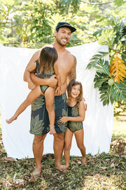 Ulūlu ʻEleʻele Kāne Lole ʻAuʻau - Recycled Activewear Shorts